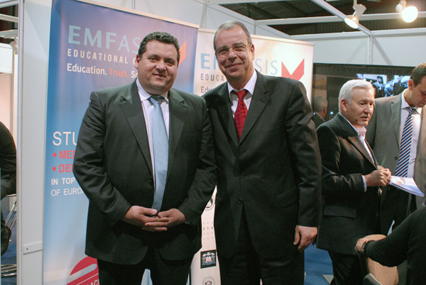 Ο κ. Εμφιετζόγλου Μένανδρος με τον υπουργό παιδείας της Κύπρου κ.Κυριάκο Κενεβέζο.